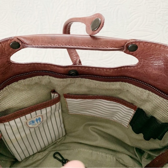 Aunts & Uncles Mrs. Muffin Shoulder Bag - Picture 10 of 12